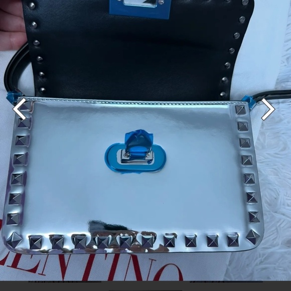 VALENTINO GARAVANI Mirror Calfskin Small Rockstud23 Shoulder Bag in Silver - Picture 4 of 8